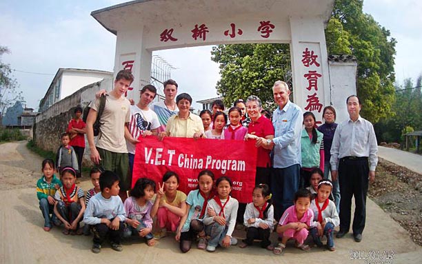  1. “V.E.T.”International volunteer teachers teach in yangshuo...