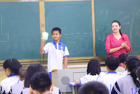 与七年级学生一起学习食物名称和点餐的基本表达